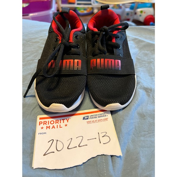 Boys red & black Puma athletic shoes size 11.5 - Picture 4 of 5